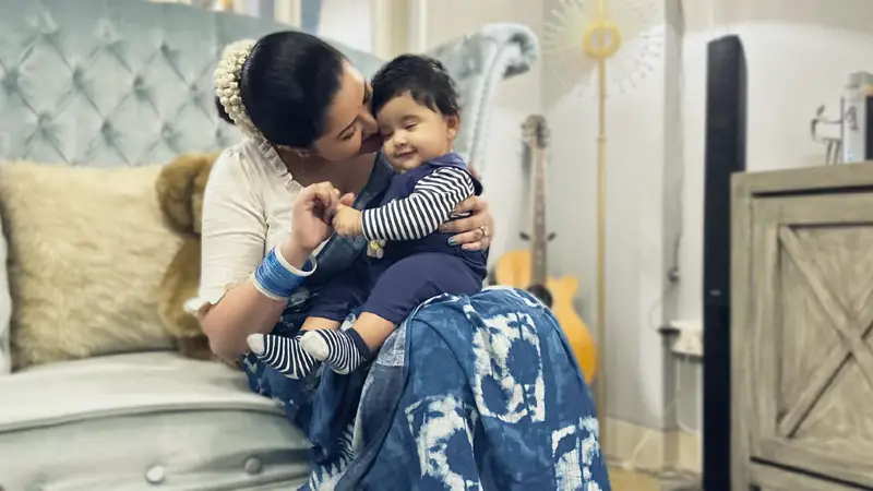 রাজ্যকে স্তনপান করানোর সময় কী উপলব্ধি করেন পরীমণি!