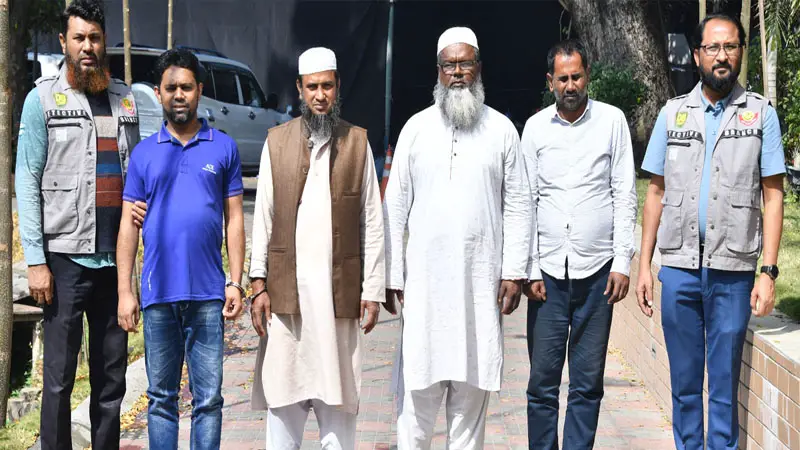 জাল ডলার-রুপি তৈরি চক্রের চার সদস্য গ্রেফতার জাল ডলার-রুপি তৈরি চক্রের চার সদস্য গ্রেফতার