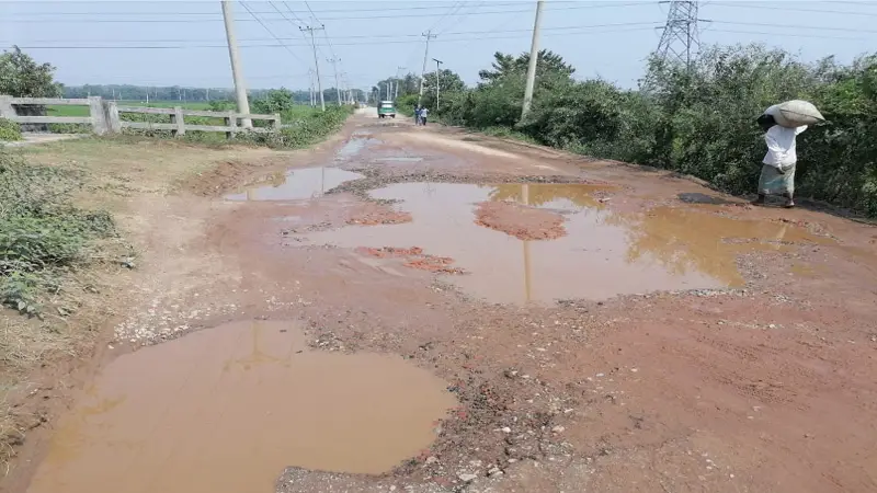 মাধবপুরে ছাতিয়াইন সড়কের বেহাল দশা