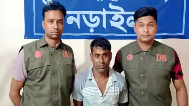 ঘরের মেঝেতে গাঁজা পুঁতেও শেষ রক্ষা হয়নি শিমুলের