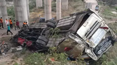 জম্মুতে বাস খাদে পড়ে ১০ জনের মুত্যু 