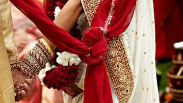 বিচ্ছেদ হওয়ায় বিয়ের আলোকচিত্রীর কাছে অর্থ ফেরত চাইলেন নারী