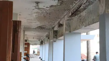 উল্লাপাড়ায় ঝুঁকিপূর্ণ ভবনে ৬ সরকারি অফিস