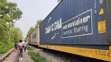গরমে রেললাইন বেঁকে চাকা লাইনচ্যুত, বন্ধ ট্রেন চলাচল