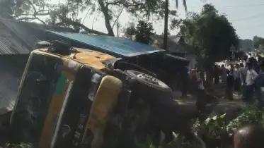 ধনবাড়িতে কাভার্ড ভ্যান বসত ঘরে,ঘুমন্ত মা-মেয়ের মৃত্যু