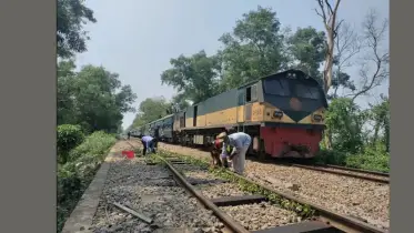 ব্রাহ্মণবাড়িয়ার সেই রেললাইনে গতি কমিয়ে ১০ কিলোমিটারে চলছে ট্রেন