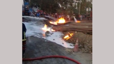 পটিয়ায় গ্যাস পাইপ ছিদ্র হয়ে ভয়াবহ আগুন