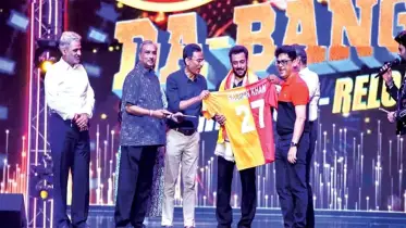 ইস্টবেঙ্গলের আজীবন সদস্যপদ পেয়েও জার্সি পরেননি সালমান