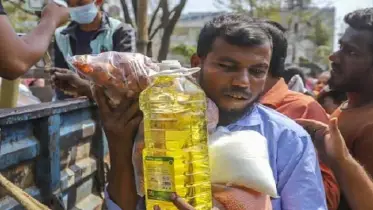 রবিবার থেকে ১১০ টাকায় সয়াবিন তেল বি‌ক্রি করবে টিসিবি