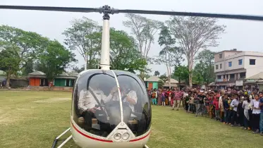 হেলিকপ্টারে চড়িয়ে বাবার স্বপ্ন পূরণ করলেন প্রবাসী ছেলে