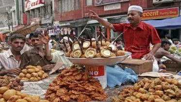 রাজধানীতে ফুটপাতে অস্বাস্থ্যকর খাবার বিক্রি বন্ধে আইনি নোটিশ