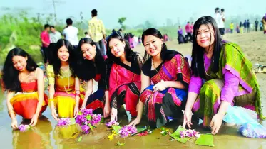 বৈসাবির ফুল ভাসল জলে, পাহাড়জুড়ে আনন্দ উৎসব
