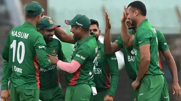 বিধ্বংসী বোলিংয়ে ৭৭ রানের জয় পেল বাংলাদেশ