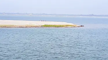 ডুবোচরে নৌচলাচল ব্যাহত