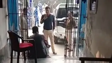 থানায় ঢুকে পুলিশকে ‘২ টাকার চাকর’ বলে হুমকি