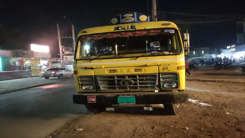 ৪৪০ বস্তা সারসহ ট্রাক আটক ৪৪০ বস্তা সারসহ ট্রাক আটক
