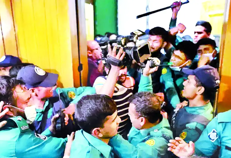 সুপ্রিম কোর্ট নির্বাচনে বিএনপি সন্ত্রাসী দিয়ে হামলা করেছে সুপ্রিম কোর্ট নির্বাচনে বিএনপি সন্ত্রাসী দিয়ে হামলা করেছে