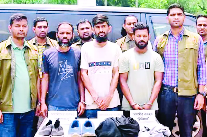 যুবলীগ নেতা হত্যায় গ্রেপ্তার আরও ৩, বোরকা, জুতা উদ্ধার যুবলীগ নেতা হত্যায় গ্রেপ্তার আরও ৩, বোরকা, জুতা উদ্ধার