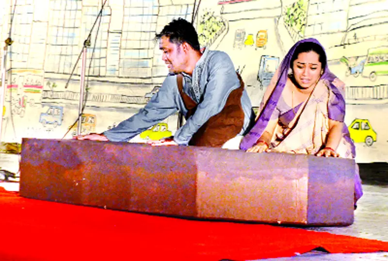 সম্প্রীতির বারতায় শহীদ মিনারে পথনাটক উৎসব সম্প্রীতির বারতায় শহীদ মিনারে পথনাটক উৎসব