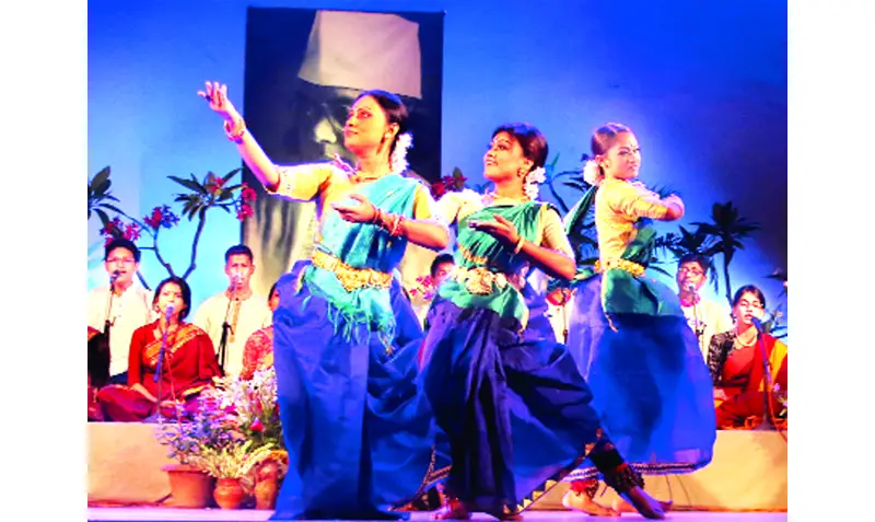 সন্ধ্যার অবকাশে নজরুল সুরধারায় শ্রোতার মুগ্ধতা সন্ধ্যার অবকাশে নজরুল সুরধারায় শ্রোতার মুগ্ধতা