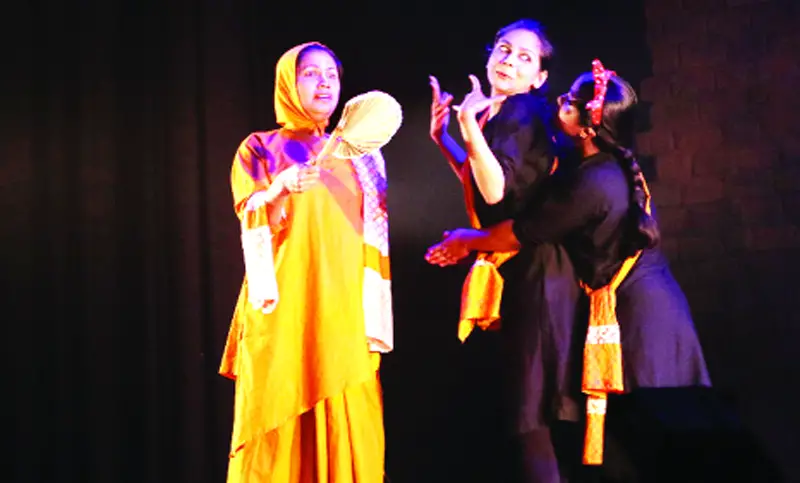 প্রাচ্যনাটের অচলায়তন নাটকের উদ্বোধনী মঞ্চায়ন প্রাচ্যনাটের অচলায়তন নাটকের উদ্বোধনী মঞ্চায়ন
