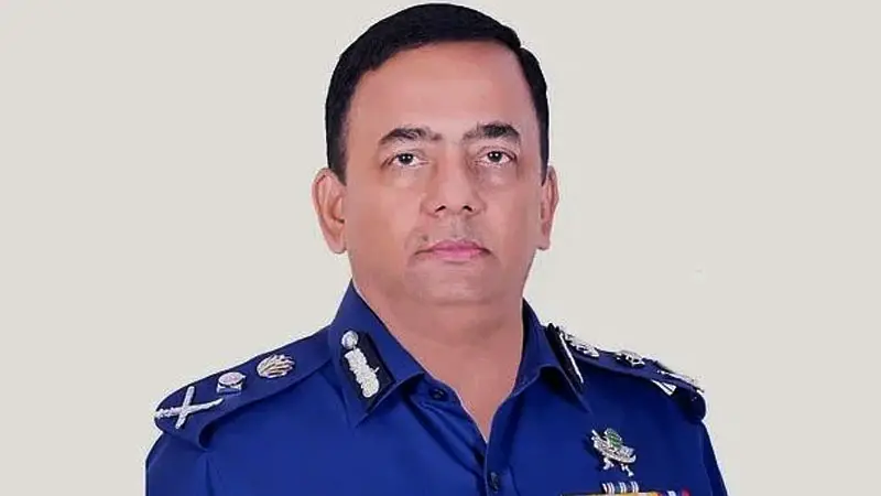 সোনা ব্যবসায়ী আরাভ খানকে চেনেন না সাবেক আইজিপি সোনা ব্যবসায়ী আরাভ খানকে চেনেন না সাবেক আইজিপি