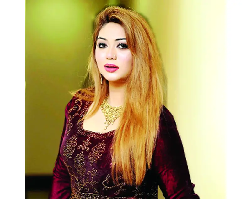 প্লে-ব্যাকে প্রথম প্রমি প্লে-ব্যাকে প্রথম প্রমি