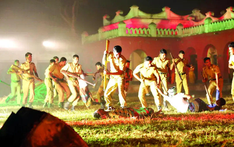 ‘একাত্তরের বীরকন্যা’ মঞ্চস্থ ‘একাত্তরের বীরকন্যা’ মঞ্চস্থ