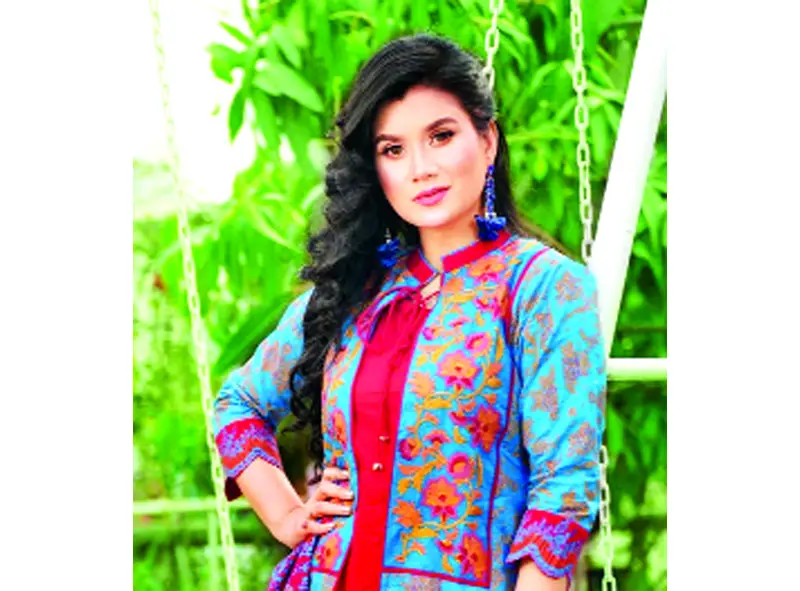 ফটোশূটে ব্যস্ত রুহানী লাবণ্য ফটোশূটে ব্যস্ত রুহানী লাবণ্য
