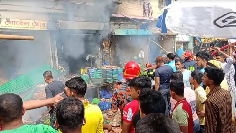 রাজধানীতে তিতাসের গ্যাস লাইন মেরামতের সময় বিস্ফোরণে দগ্ধ ৮ রাজধানীতে তিতাসের গ্যাস লাইন মেরামতের সময় বিস্ফোরণে দগ্ধ ৮