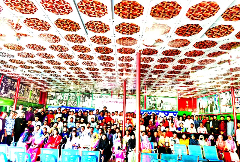 আনন্দ উচ্ছ্বাসে ঈদ পুনর্মিলনী আনন্দ উচ্ছ্বাসে ঈদ পুনর্মিলনী