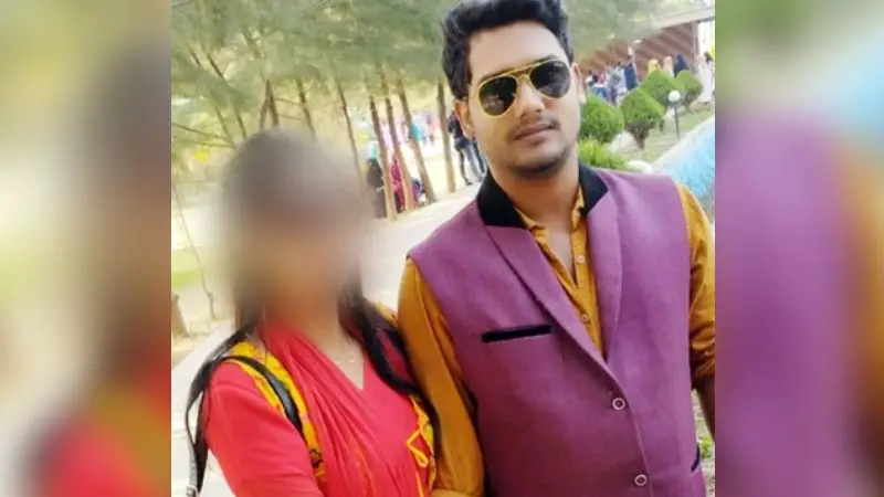 জনসম্মুখে প্রেমিককে টেনে হিঁচড়ে থানায় নিয়ে গেলেন প্রেমিকা জনসম্মুখে প্রেমিককে টেনে হিঁচড়ে থানায় নিয়ে গেলেন প্রেমিকা