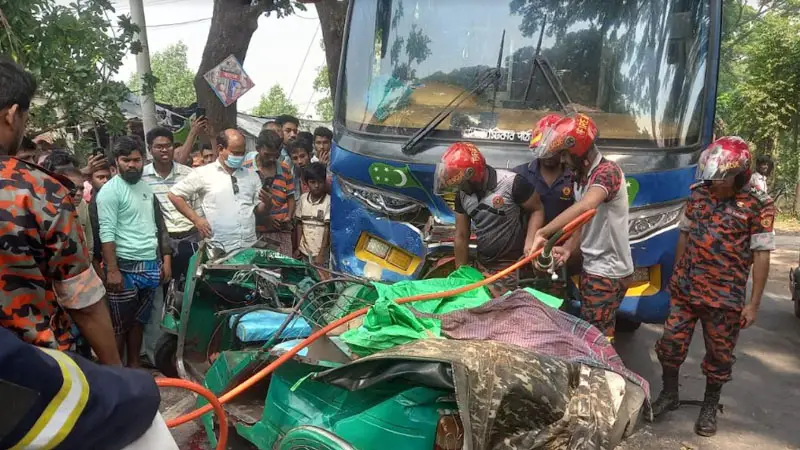 চট্টগ্রামে বাস ও সিএনজির সংঘর্ষে নিহত ৪ চট্টগ্রামে বাস ও সিএনজির সংঘর্ষে নিহত ৪