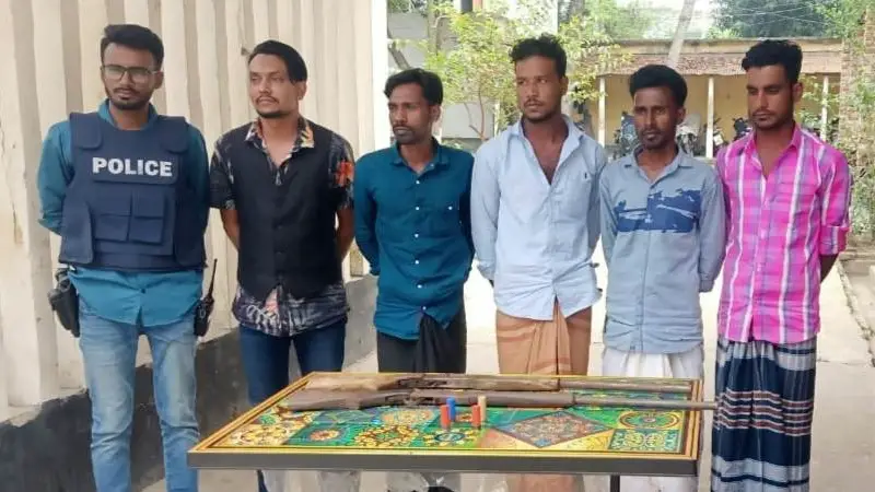 রায়পুরায় অস্ত্রসহ গ্রেপ্তার ৫ রায়পুরায় অস্ত্রসহ গ্রেপ্তার ৫
