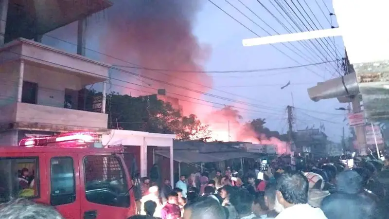 গফরগাঁওয়ে বাজারে ভয়াবহ অগ্নিকাণ্ড, নিহত ১ গফরগাঁওয়ে বাজারে ভয়াবহ অগ্নিকাণ্ড, নিহত ১