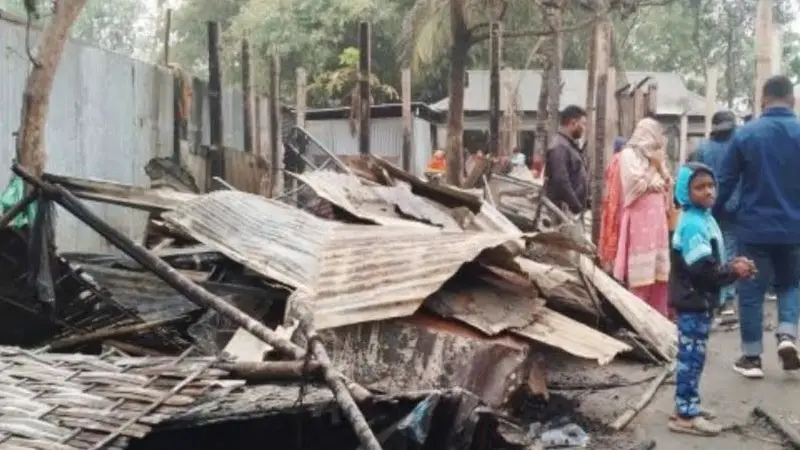 গাইবান্ধায় রাইস কুকার বিস্ফোরণে পুড়ল ৬ ঘর গাইবান্ধায় রাইস কুকার বিস্ফোরণে পুড়ল ৬ ঘর