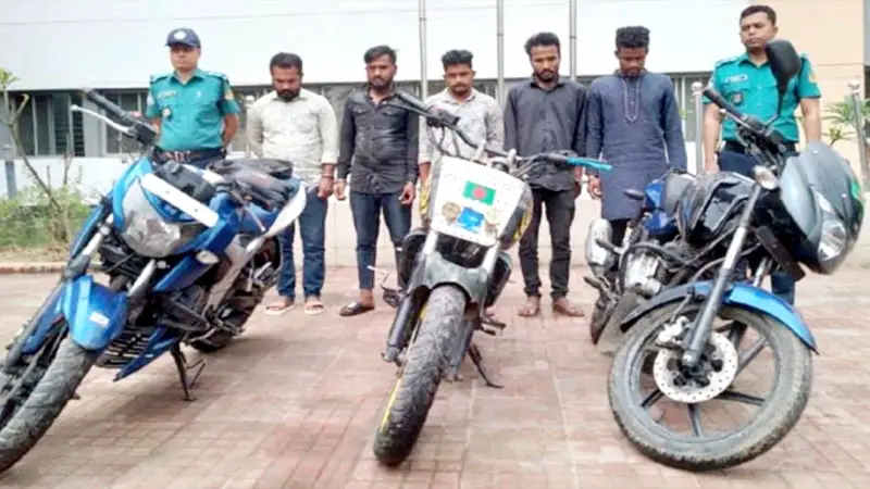 মোটরসাইকেলসহ আন্তঃজেলা চোর চক্রের ৫ সদস্য গ্রেপ্তার মোটরসাইকেলসহ আন্তঃজেলা চোর চক্রের ৫ সদস্য গ্রেপ্তার