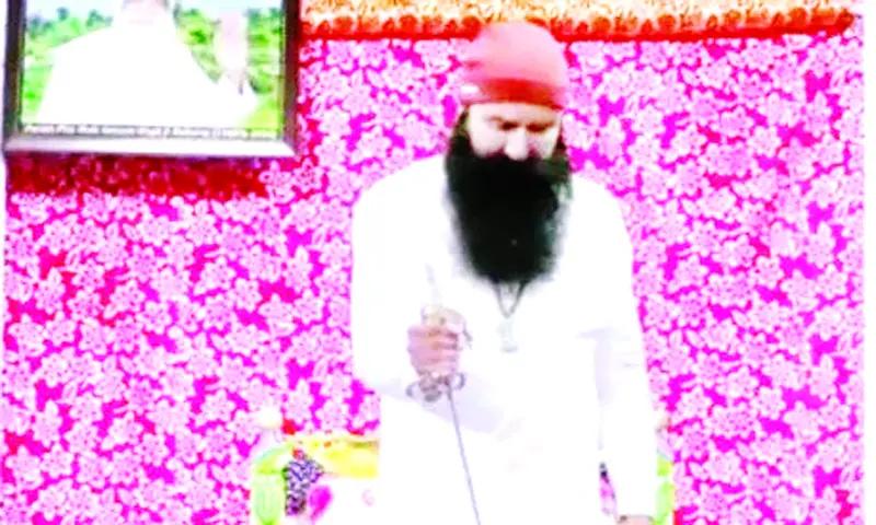 কেক কাটলেন তলোয়ার দিয়ে কেক কাটলেন তলোয়ার দিয়ে