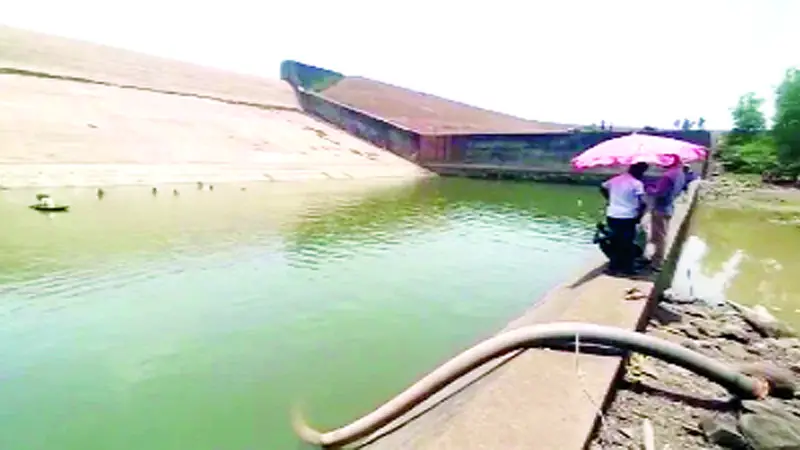 বাঁধের পানি সেচে... বাঁধের পানি সেচে...