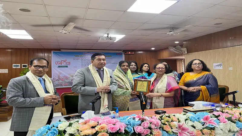 স্মার্ট বাংলাদেশ নির্মাণে পুরুষের পাশাপাশি নারীকে এগিয়ে আসতে হবে স্মার্ট বাংলাদেশ নির্মাণে পুরুষের পাশাপাশি নারীকে এগিয়ে আসতে হবে
