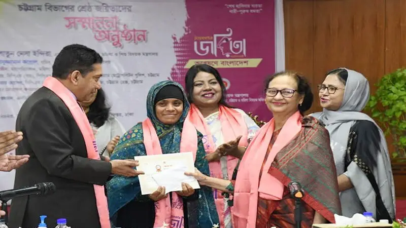 নারী ও শিশুর প্রতি সহিংসতা রোধে সচেতনতা বাড়াতে হবে : ফজিলাতুন নেসা ইন্দিরা নারী ও শিশুর প্রতি সহিংসতা রোধে সচেতনতা বাড়াতে হবে : ফজিলাতুন নেসা ইন্দিরা