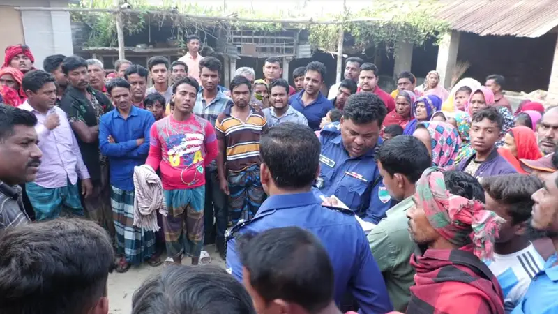 ঝিনাইদহে হাতুড়ি দিয়ে পিটিয়ে দাদিকে মারল নাতি ঝিনাইদহে হাতুড়ি দিয়ে পিটিয়ে দাদিকে মারল নাতি