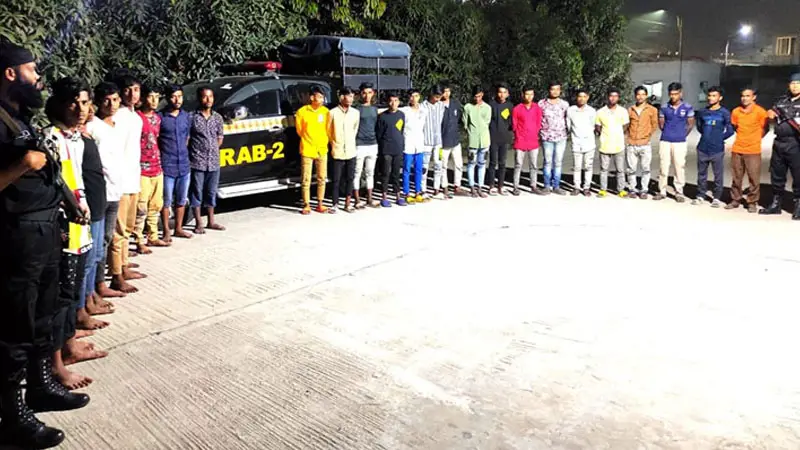মোহাম্মদপুরে কিশোর গ্যাংয়ের ৪৩ সদস্যকে আটক করেছে র্যাব মোহাম্মদপুরে কিশোর গ্যাংয়ের ৪৩ সদস্যকে আটক করেছে র্যাব