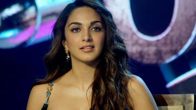 হঠাৎ বদলে গেল কিয়ারার বিয়ের তারিখ হঠাৎ বদলে গেল কিয়ারার বিয়ের তারিখ