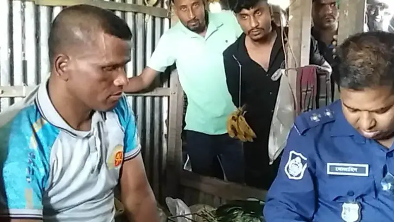 টাঙ্গাইলে জনতার হাতে ভুয়া সেনা সদস্য আটক টাঙ্গাইলে জনতার হাতে ভুয়া সেনা সদস্য আটক