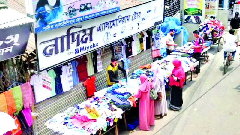 স্বল্প আয়ের মানুষের ভরসা এইচএএম রোডের ‘ফ্রাইডে মার্কেট স্বল্প আয়ের মানুষের ভরসা এইচএএম রোডের ‘ফ্রাইডে মার্কেট