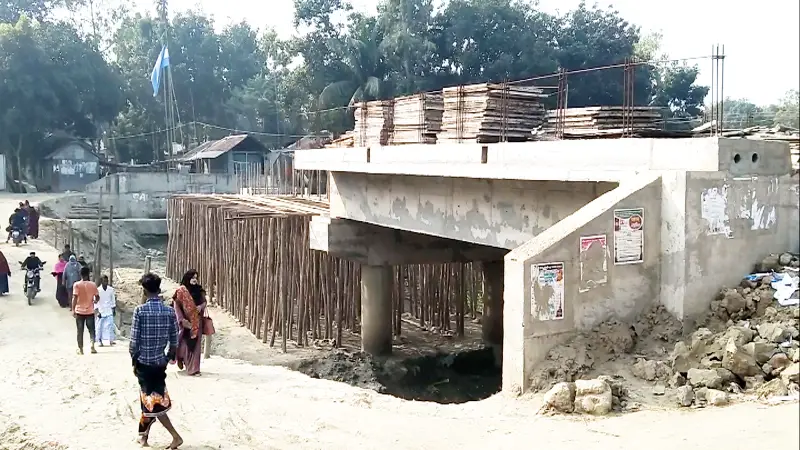 ৫০ হাজার মানুষের চরম ভোগান্তি ৫০ হাজার মানুষের চরম ভোগান্তি