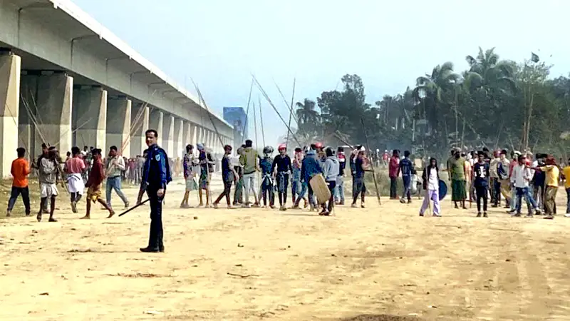 মুন্সীগঞ্জে হাউজিং ব্যবসা নিয়ে টেঁটাযুদ্ধ মুন্সীগঞ্জে হাউজিং ব্যবসা নিয়ে টেঁটাযুদ্ধ