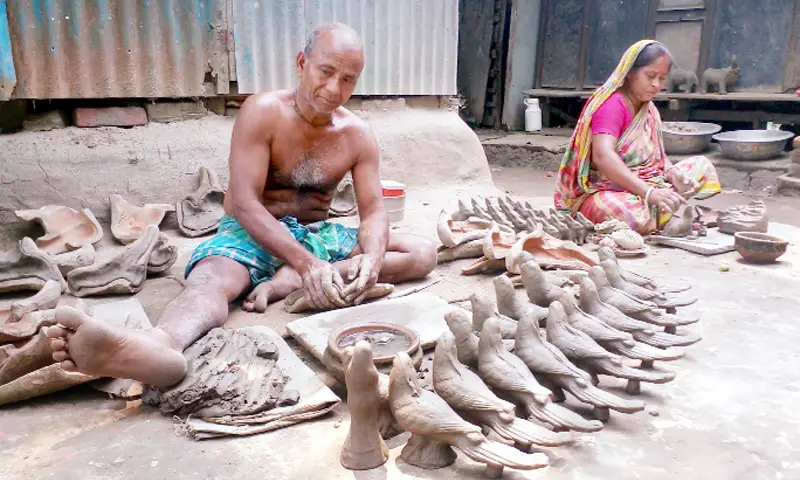 মুন্সীগঞ্জে বৈশাখী মেলা ঘিরে মৃৎশিল্পীদের ব্যস্ততা মুন্সীগঞ্জে বৈশাখী মেলা ঘিরে মৃৎশিল্পীদের ব্যস্ততা