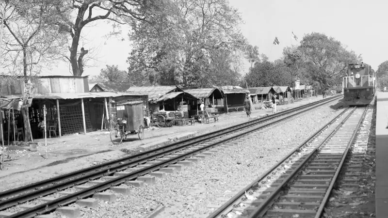 দখলদারদের কবলে লাহিড়ী মোহনপুর রেলস্টেশন